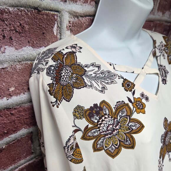 Maurices Floral Blouse M | White V Neck Long Sleeve Lightweight Boho Chic Top - Picture 4 of 7